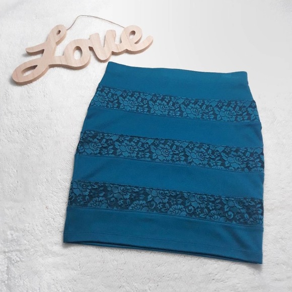 Forever 21Teal Mini Skirt with Lace S EUC - Picture 1 of 2
